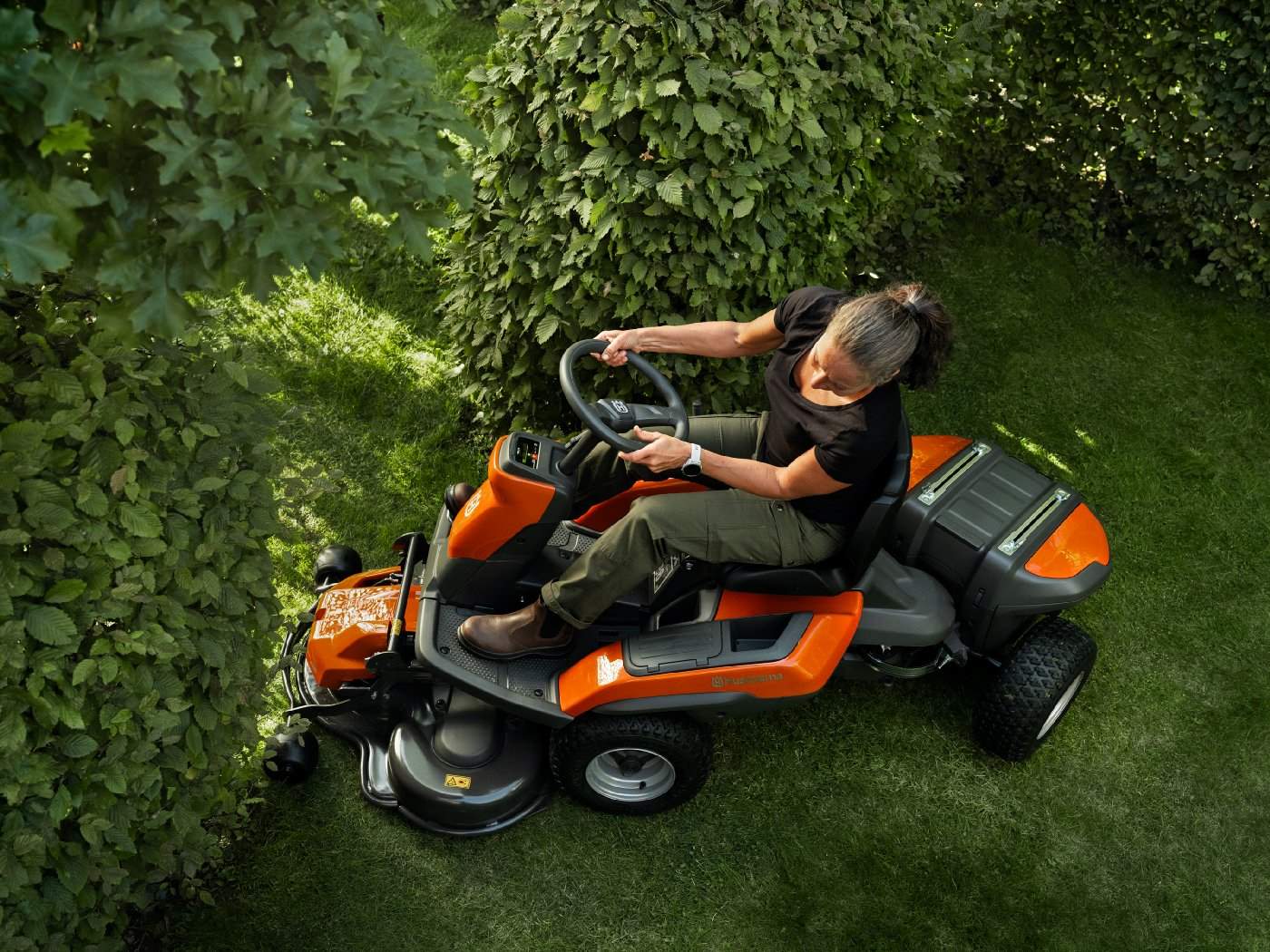 Husqvarna Akku-Frontmäher R 200iX AWD Dualbatterie - Grundgerät ohne Mähwerk, ohne Ladegerät