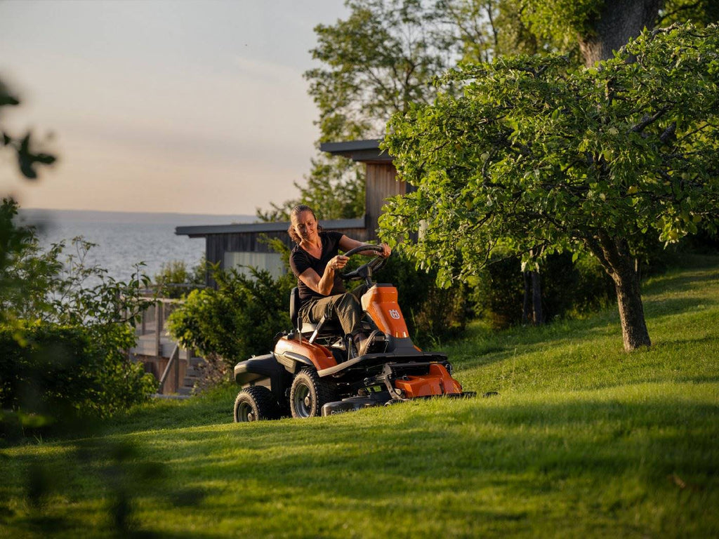 Husqvarna Akku-Frontmäher R 200iX AWD - Grundgerät ohne Mähwerk, ohne Ladegerät