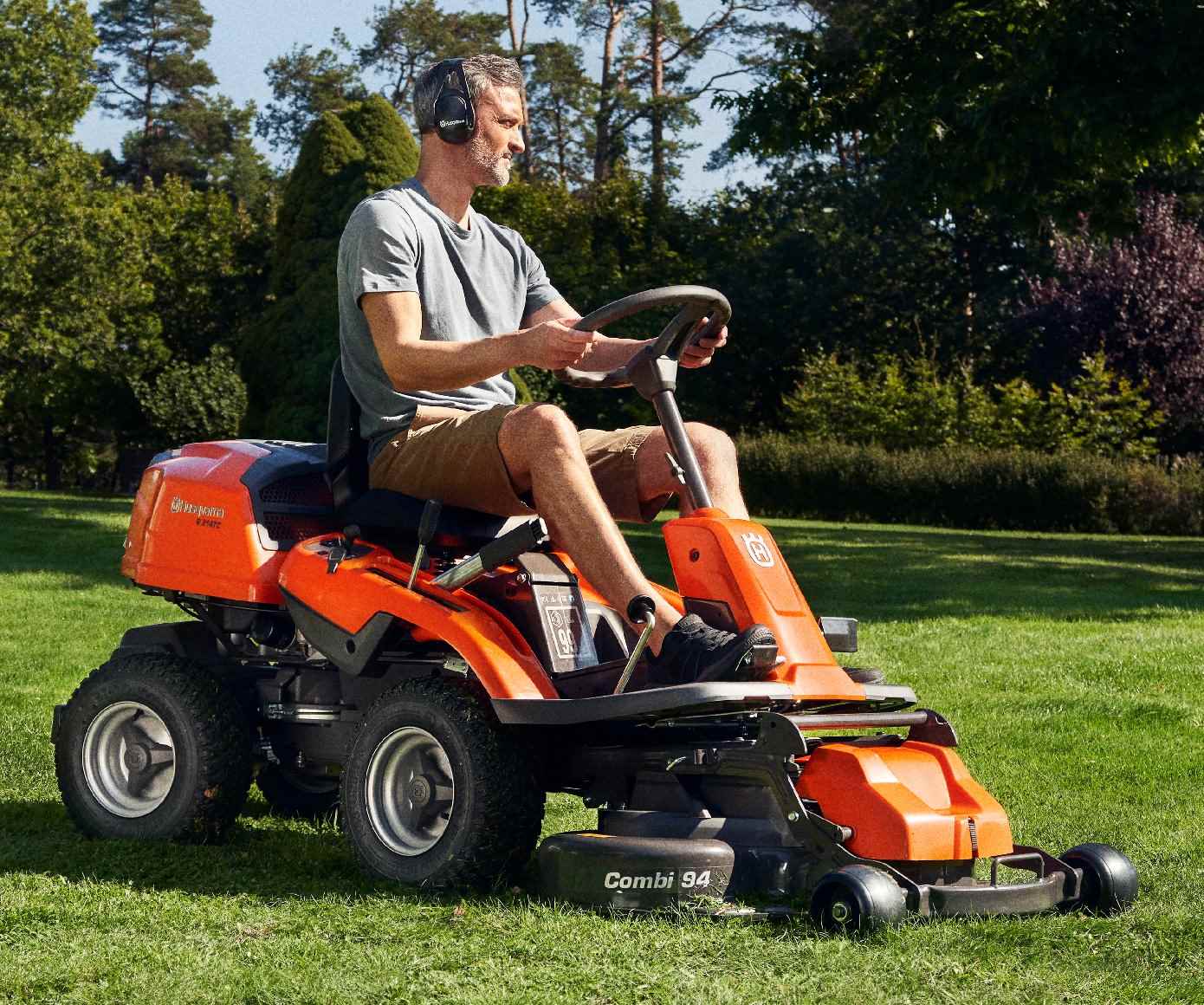 Husqvarna Profi-Frontmäher R 214TC mit Mähdeck Combi 94