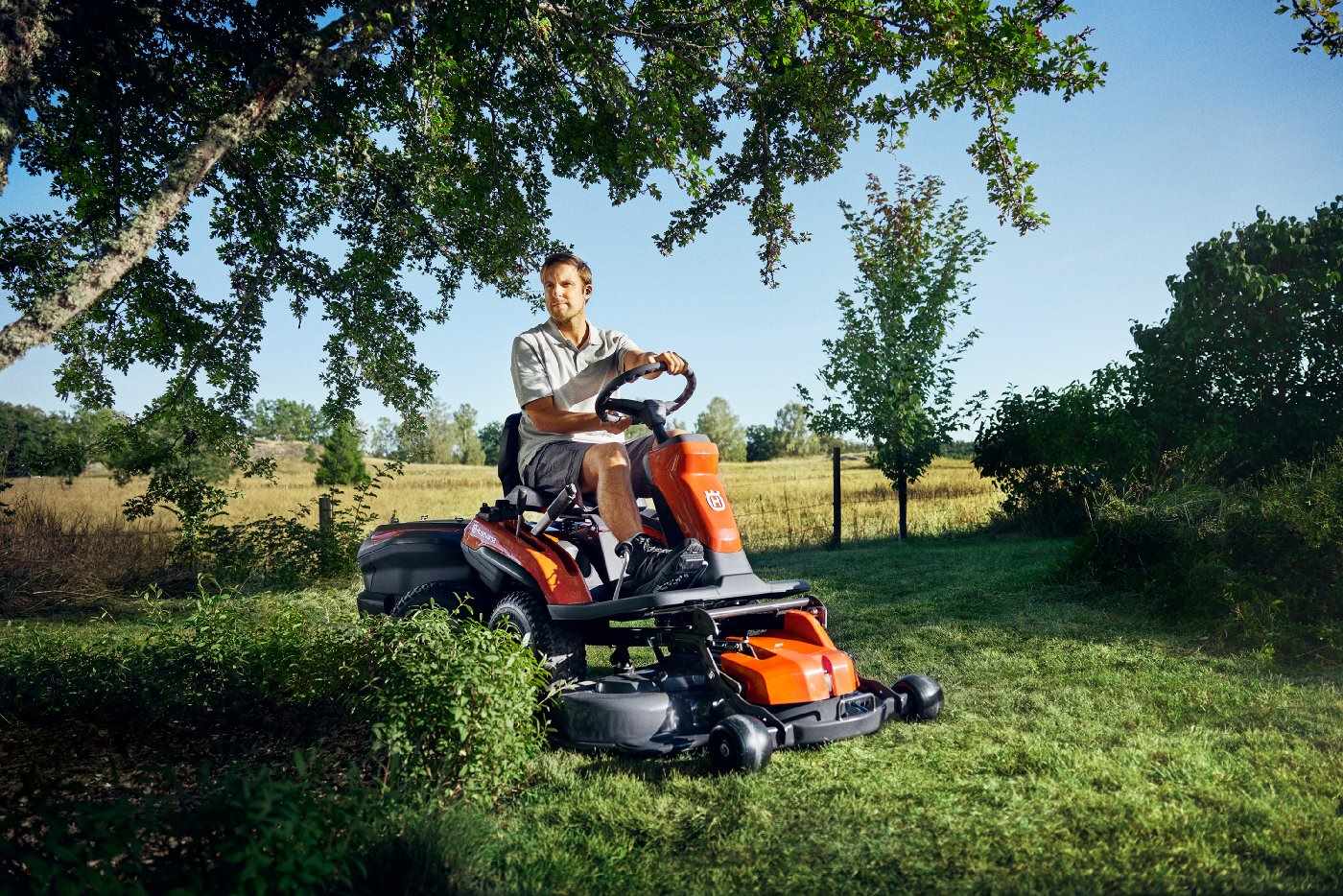 Husqvarna Akku-Frontmäher Rider 200iX - Grundgerät ohne ohne Mähwerk, ohne Ladegerät